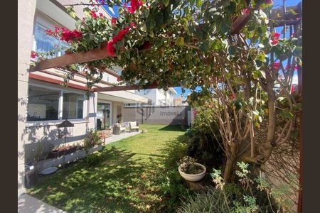 39_photo/94dce25515.a8e8669caffb7b28-ATLAS-cc770c43-1d85-4fc5-9c2c-3b1d9faa9552.jpg de casa à venda com 4 quartos, 411m² em Campo Comprido, Curitiba