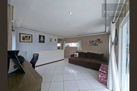 16_photo/94dce258bd.f0d246bad4da1cd5-ATLAS-16dcb840-9e20-43c1-abcb-6f2dfcf95254.jpg de casa à venda com 3 quartos, 90m² em Cidade Industrial de Curitiba, Curitiba