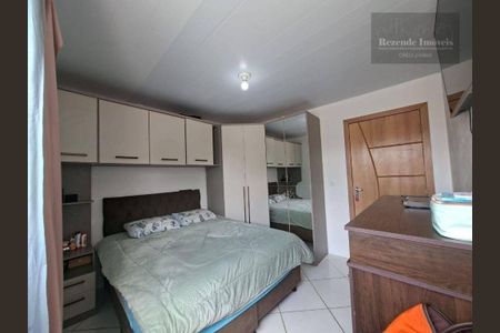 19_photo/94dce258bd.f0d246bad4da1cd5-ATLAS-7dc63fd3-9eff-47f0-9995-75e4d7a649c4.jpg de casa à venda com 3 quartos, 90m² em Cidade Industrial de Curitiba, Curitiba