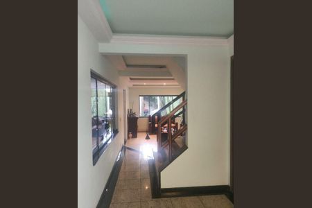 8_photo/94dce258db.b88e781a7551a754-ATLAS-659a35a5-115a-49c1-bb3e-77c7cfcf8d76.jpg de casa à venda com 3 quartos, 200m² em Cidade Industrial de Curitiba, Curitiba