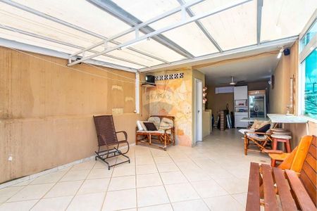 45_photo/94dce25b61.02f29140979457be-ATLAS-76282f84-1a6d-4a8e-bf25-cbaa551e7721.jpg de casa à venda com 3 quartos, 200m² em Cidade Industrial de Curitiba, Curitiba