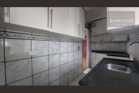 3_photo/94dce26801.9e673cd36bfda2f7-ATLAS-5691f289-3b4c-4f26-a84d-dd51e3b93e95.jpg de apartamento à venda com 3 quartos, 46m² em Cidade Industrial de Curitiba, Curitiba