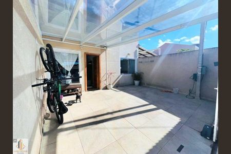 6_photo/94dce26bc5.671b3960e7484b54-ATLAS-4c195867-3e79-42cf-8d6d-1c2130d82695.jpg de casa à venda com 3 quartos, 70m² em Cidade Industrial de Curitiba, Curitiba