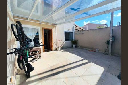 11_photo/94dce26bc5.671b3960e7484b54-ATLAS-8478d6aa-599e-403b-ad80-e912e1be88e2.jpg de casa à venda com 3 quartos, 70m² em Cidade Industrial de Curitiba, Curitiba