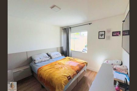 13_photo/94dce26bc5.671b3960e7484b54-ATLAS-e0d5191d-f70b-4e49-b076-c48a97cb22d2.jpg de casa à venda com 3 quartos, 70m² em Cidade Industrial de Curitiba, Curitiba