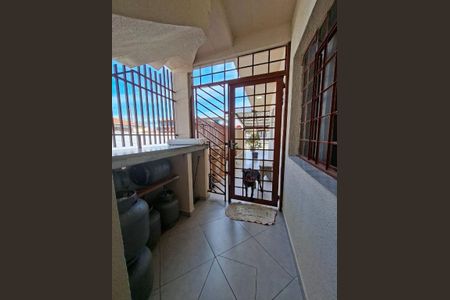 5_photo/94dce26c19.0524c8510f0f8401-ATLAS-0dae0a1d-c061-4f16-9cdc-a08740bca679.jpg de casa à venda com 6 quartos, 270m² em Cidade Industrial de Curitiba, Curitiba