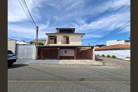 1_photo/94dce26c19.0524c8510f0f8401-ATLAS-bcb5ebf9-2e33-411d-a45b-996e6aebb916.jpg de casa à venda com 6 quartos, 270m² em Cidade Industrial de Curitiba, Curitiba