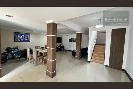 2_photo/94dce26c1f.e7c2de303a3ee9aa-ATLAS-23d74e02-e4da-484b-ac29-3660bde74257.jpg de casa à venda com 3 quartos, 230m² em Cidade Industrial de Curitiba, Curitiba