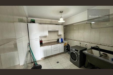 10_photo/94dce26c1f.e7c2de303a3ee9aa-ATLAS-841d36ff-7cce-4cea-a91c-68455a6168e8.jpg de casa à venda com 3 quartos, 230m² em Cidade Industrial de Curitiba, Curitiba