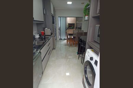 18_photo/94dce26e6b.dda3a78fb47de289-ATLAS-bc30082f-10ec-48e0-80d0-b6d3bff3f3d5.jpg de casa à venda com 4 quartos, 250m² em Cidade Industrial de Curitiba, Curitiba