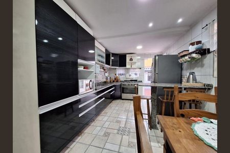 4_photo/94dce28e1b.1e9d1ba85beb8478-ATLAS-fd1dd36b-a7ef-4b47-8ee3-23013737ac65.jpg de casa à venda com 3 quartos, 123m² em Cidade Industrial de Curitiba, Curitiba