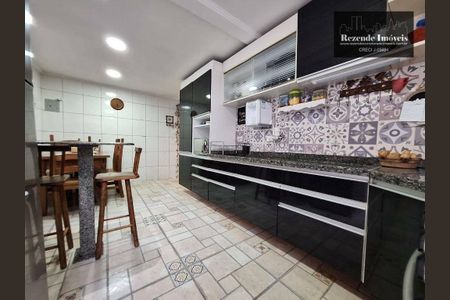 9_photo/94dce28e1b.ba10439fd1fc17a0-ATLAS-ce5d27df-6f10-4abf-8a42-cdade929e08f.jpg de casa à venda com 3 quartos, 123m² em Cidade Industrial de Curitiba, Curitiba