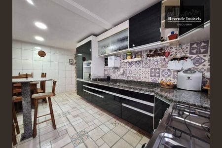 7_photo/94dce28e1b.ba10439fd1fc17a0-ATLAS-e0ba366a-b829-4399-b1ad-dc460f79c419.jpg de casa à venda com 3 quartos, 123m² em Cidade Industrial de Curitiba, Curitiba