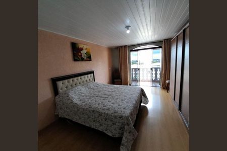 5_photo/94dce28e39.2f367f1cf9dd649e-ATLAS-30ae98c8-538b-4c51-b4c0-152643bacf96.jpg de casa à venda com 3 quartos, 350m² em Cidade Industrial de Curitiba, Curitiba