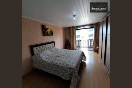 5_photo/94dce28e39.eafb494dd3d3e947-ATLAS-c482c4ed-d826-4a19-b86e-63b7cae7ab96.jpg de casa à venda com 3 quartos, 350m² em Cidade Industrial de Curitiba, Curitiba