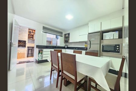 4_photo/94dce29257.7a37549eceeba21f-ATLAS-cef7f2a0-79ee-4847-a1cb-8fdc5d830e34.jpg de casa à venda com 3 quartos, 83m² em Cidade Industrial de Curitiba, Curitiba