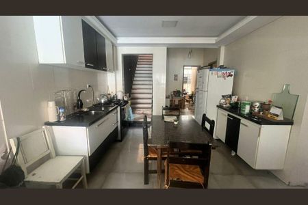 3_photo/94dce2bb2f.1168d7f35de77434-ATLAS-331e46cb-2c12-4b38-82ac-05c6faa749c0.jpg de casa à venda com 4 quartos, 150m² em São Miguel, Curitiba