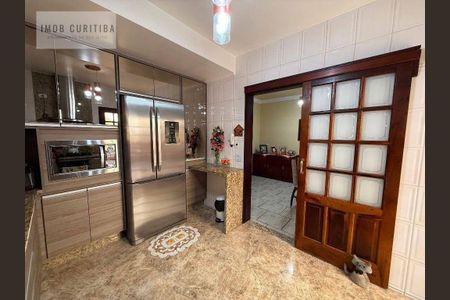 8_photo/94dce2bfb9.17e1319bee992368-ATLAS-411568cf-ed03-4ca4-bd89-e62a737a4e92.jpg de casa à venda com 3 quartos, 190m² em Cidade Industrial de Curitiba, Curitiba