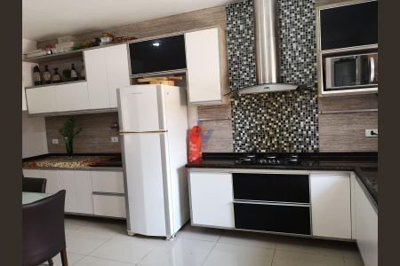 3_photo/94dce2bfc7.0bf895571deddd4a-ATLAS-8afd240f-e238-46a7-bd06-c834a05f6c32.jpg de casa à venda com 3 quartos, 210m² em Cidade Industrial de Curitiba, Curitiba