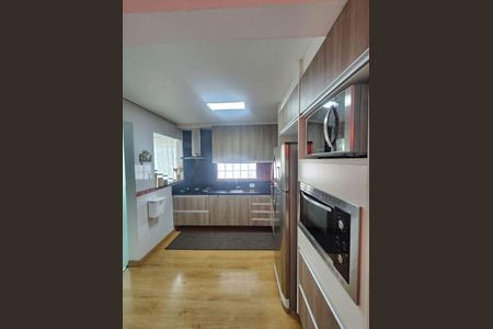 5_photo/94dce2dff9.2008f600ea595daf-ATLAS-c9af2c0e-533c-443b-9a24-c90a54315da4.jpg de casa à venda com 3 quartos, 80m² em Fazendinha, Curitiba