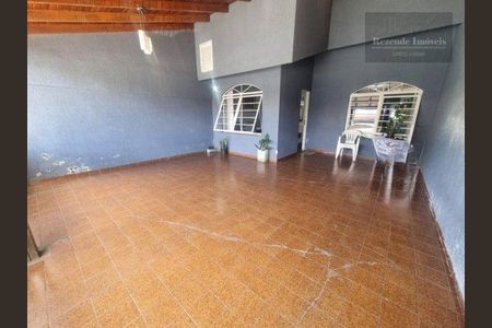 3_photo/94dce2e0b1.0b41dd9f8e6ad8d9-ATLAS-d34624bf-faa8-48ed-b036-40c0afb411a5.jpg de casa à venda com 3 quartos, 78m² em Fazendinha, Curitiba