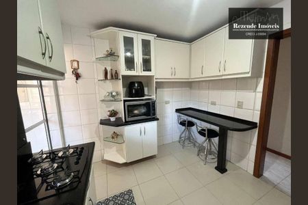 12_photo/94dce2e0d7.abcee04bcd3130c3-ATLAS-a18ad5b2-898b-444e-96e5-3c3df2ca0774.jpg de casa à venda com 6 quartos, 368m² em Fazendinha, Curitiba