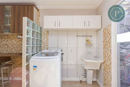 5_photo/94dce2e2f9.ec64b175066f932e-ATLAS-2104f364-2ac0-41df-b3c8-b7ef151576ea.jpg de casa à venda com 3 quartos, 180m² em Fazendinha, Curitiba