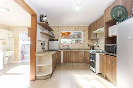 4_photo/94dce2e2f9.ec64b175066f932e-ATLAS-9411e76c-c77d-4fa1-b82a-3f61aa940ce2.jpg de casa à venda com 3 quartos, 180m² em Fazendinha, Curitiba