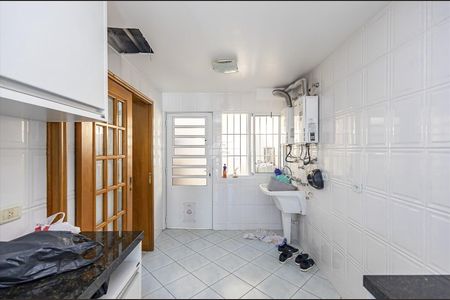 2_photo/94dce2e60d.2832257cbb3df2c4-ATLAS-209468c3-5221-4da5-a5e7-224c319ba8c0.jpg de casa à venda com 3 quartos, 228m² em Fazendinha, Curitiba