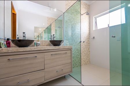 12_photo/94dce2e60d.2832257cbb3df2c4-ATLAS-b8225bb9-3ab7-41b7-a892-2d9f49455524.jpg de casa à venda com 3 quartos, 228m² em Fazendinha, Curitiba