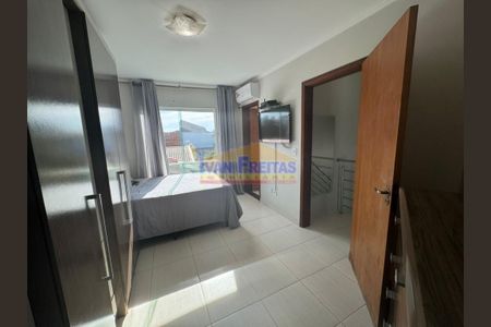 2_photo/94dce2e62f.ec7afce7aaea4729-ATLAS-934294a0-5e1b-4e20-961b-b2f1df324fe4.jpg de casa à venda com 3 quartos, 121m² em Fazendinha, Curitiba