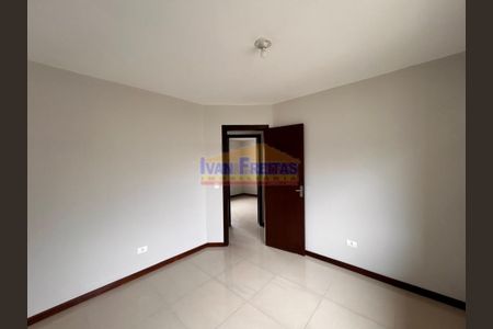 4_photo/94dce2e6f3.0e5883cd31689f99-ATLAS-426f76b5-6aa4-47f6-8e6d-138c8f70136c.jpg de casa para alugar com 3 quartos, 104m² em Fazendinha, Curitiba