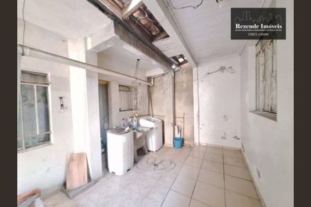 8_photo/94dce2eccb.ab23f43d3275e097-ATLAS-51b1d8ae-53cf-4c46-a2ab-de6a144ddd93.jpg de casa à venda com 9 quartos, 250m² em Cidade Industrial de Curitiba, Curitiba