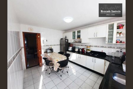 5_photo/94dce2ee31.49bb4dbae453eb21-ATLAS-904aa2f0-cae4-4d83-a833-669d3e602ce1.jpg de casa à venda com 3 quartos, 153m² em Cidade Industrial de Curitiba, Curitiba