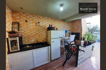 3_photo/94dce2ee31.49bb4dbae453eb21-ATLAS-c7c28e5a-c569-4e90-8f4b-5c3cede92dbb.jpg de casa à venda com 3 quartos, 153m² em Cidade Industrial de Curitiba, Curitiba