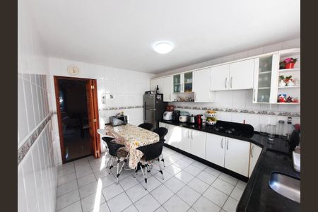 11_photo/94dce2ee31.dcfd84c90906de90-ATLAS-5e3e7f23-a3dd-4375-899f-8a1132e96e02.jpg de casa à venda com 3 quartos, 153m² em Cidade Industrial de Curitiba, Curitiba