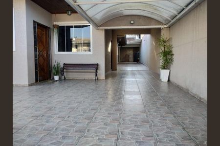 8_photo/94dce2f04d.8abee55d1149768c-ATLAS-aaece44c-917a-47da-bada-ccd638fc4a7f.jpg de casa à venda com 4 quartos, 216m² em Cidade Industrial de Curitiba, Curitiba