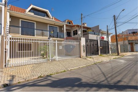 2_photo/94dce2f0f5.ad6cb26ada8414aa-ATLAS-66295fea-65ca-4460-8574-2e93fdc85c75.jpg de casa à venda com 3 quartos, 219m² em Cidade Industrial de Curitiba, Curitiba