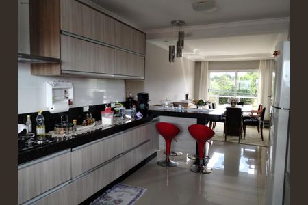 4_photo/94dce2f185.d60ed16da6b331d7-ATLAS-9db0eea9-a9c1-431d-a78d-b402bbfe06dc.jpg de casa à venda com 3 quartos, 355m² em Cidade Industrial de Curitiba, Curitiba