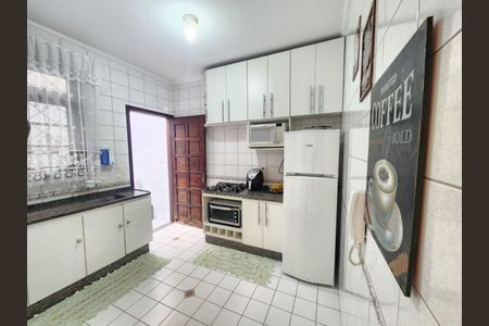 4_photo/94dce2f1a5.4e1a6e6486a440d9-ATLAS-121b5e4d-49d8-489e-83f5-4cb0cc2ebaa3.jpg de casa à venda com 3 quartos, 81m² em Cidade Industrial de Curitiba, Curitiba