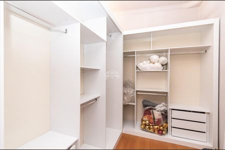 46_photo/94dce2f1f7.64ac2371dd04f17e-ATLAS-eda51c45-ae75-4e05-b211-33a3dae0c449.jpg de casa à venda com 11 quartos, 235m² em Cidade Industrial de Curitiba, Curitiba