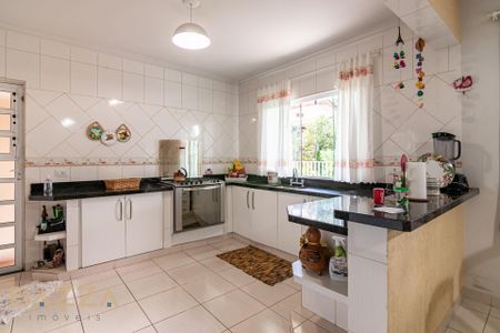 2_photo/94dce2f2ab.ff814dd41d6488d0-ATLAS-b97793ec-9e13-434e-94c9-b961fda21430.jpg de casa à venda com 4 quartos, 310m² em Cidade Industrial de Curitiba, Curitiba