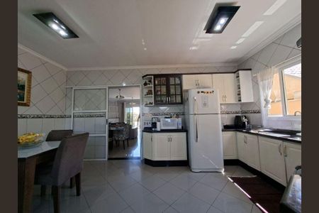 11_photo/94dce2f4a5.1aa5b8f538f3adaf-ATLAS-5b7b4ae8-b076-40a6-8020-491ce649ad02.jpg de casa à venda com 3 quartos, 515m² em Cidade Industrial de Curitiba, Curitiba