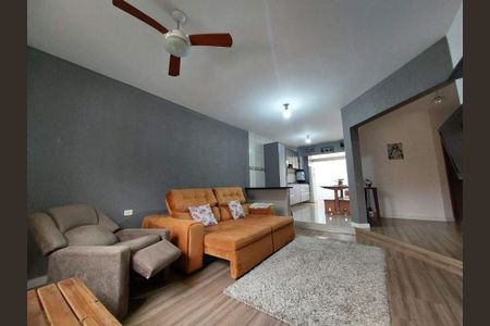 4_photo/94dce2f4db.6a940fd7dc05e55d-ATLAS-2d2f1c2a-287f-449e-a8c5-3d1a2ee95c97.jpg de casa à venda com 4 quartos, 138m² em Cidade Industrial de Curitiba, Curitiba