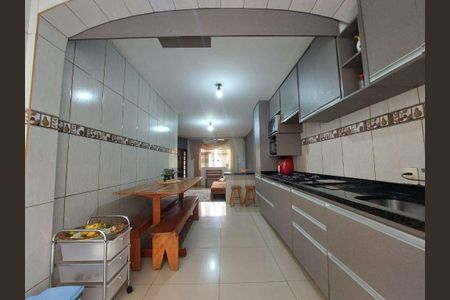 11_photo/94dce2f4db.6a940fd7dc05e55d-ATLAS-7a7b23b3-e5d6-47b9-8a65-3a557efd98e2.jpg de casa à venda com 4 quartos, 138m² em Cidade Industrial de Curitiba, Curitiba