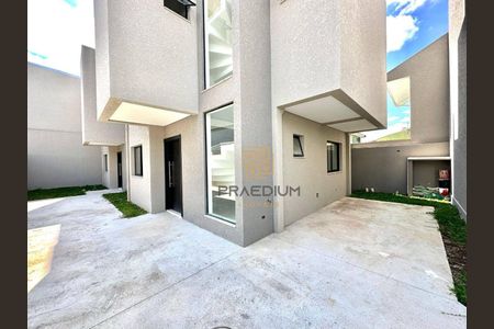 3_photo/94dce2f965.c96467448c656c7f-ATLAS-b135d459-e283-48b3-a559-a6a694a7005f.jpg de casa à venda com 3 quartos, 165m² em Campo Comprido, Curitiba