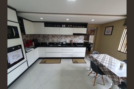 5_photo/94dce2f9ad.e6f02a1e96aef2b1-ATLAS-205066b4-c6db-4df8-81a7-bc79eed17b98.jpg de casa à venda com 4 quartos, 250m² em Campo Comprido, Curitiba