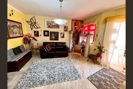 3_photo/94dce2fdb3.eb4747a7722cd593-ATLAS-16dfcc97-5f59-4f9d-af94-0136a2456794.jpg de casa à venda com 6 quartos, 250m² em Fazendinha, Curitiba