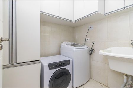 4_photo/94dce2fdb7.90de77f4d2423710-ATLAS-4a73e3d8-7d6f-471c-8da4-853e5931a919.jpg de casa à venda com 3 quartos, 229m² em Fazendinha, Curitiba