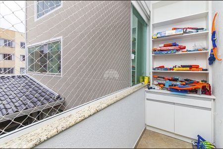 45_photo/94dce2fdb7.90de77f4d2423710-ATLAS-c513d13e-5c0f-4317-94d8-d2d4dfbf2f85.jpg de casa à venda com 3 quartos, 229m² em Fazendinha, Curitiba